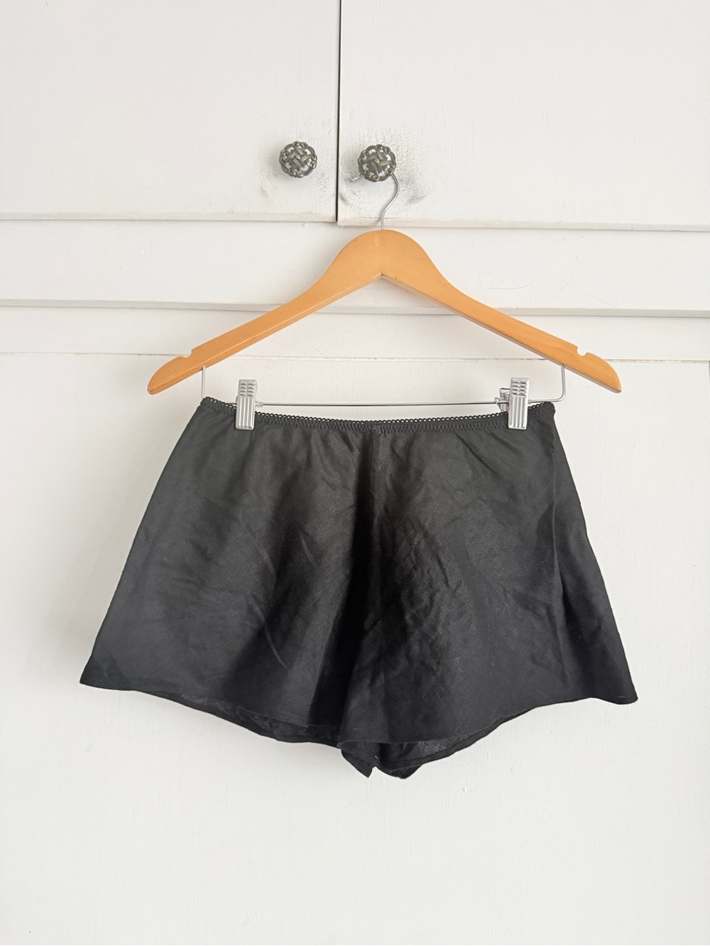 Doen Black Loren Linen Shorts